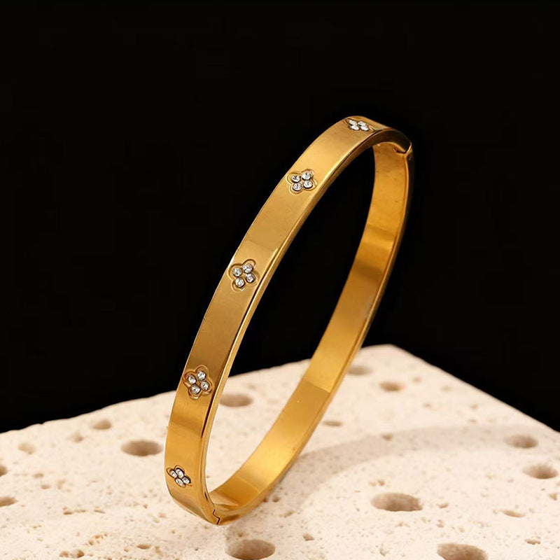 Waterproof Fade-Resistant Titanium Steel Bracelet Inlaid With Diamonds In A Starry Sky Design