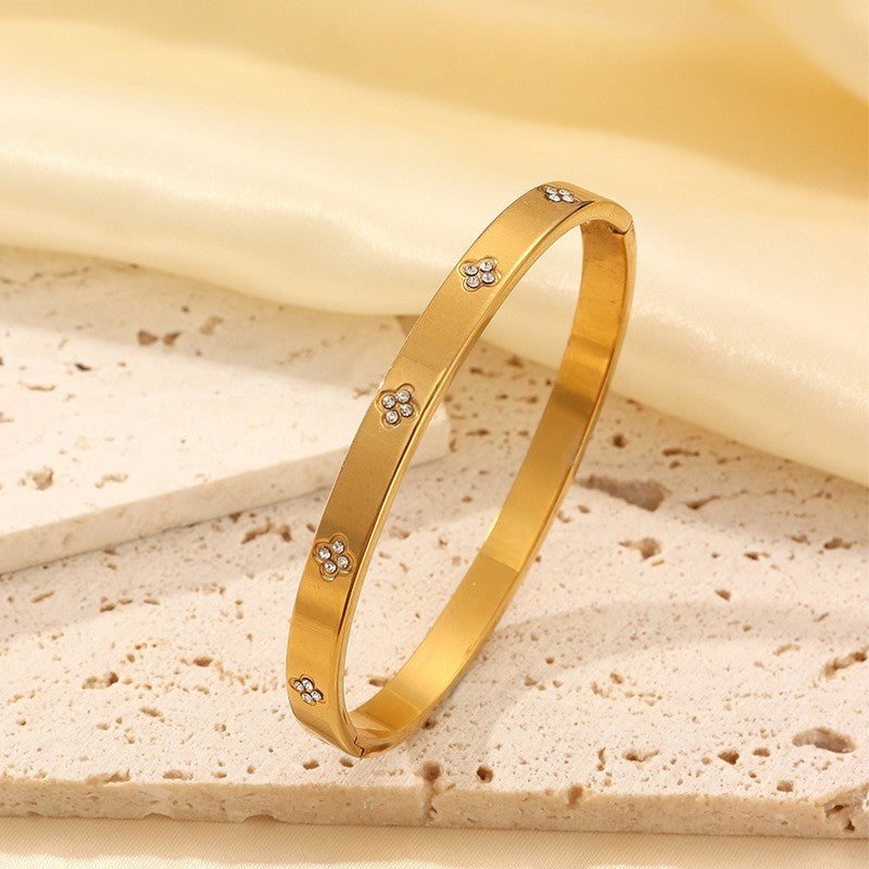 Waterproof Fade-Resistant Titanium Steel Bracelet Inlaid With Diamonds In A Starry Sky Design